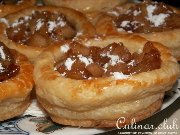 Корзиночки с яблоками в карамели