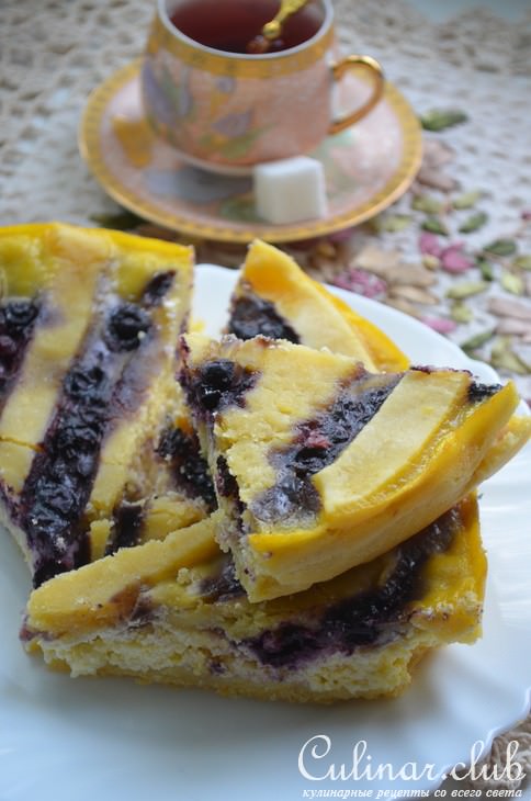 Пирог с творогом и черникой