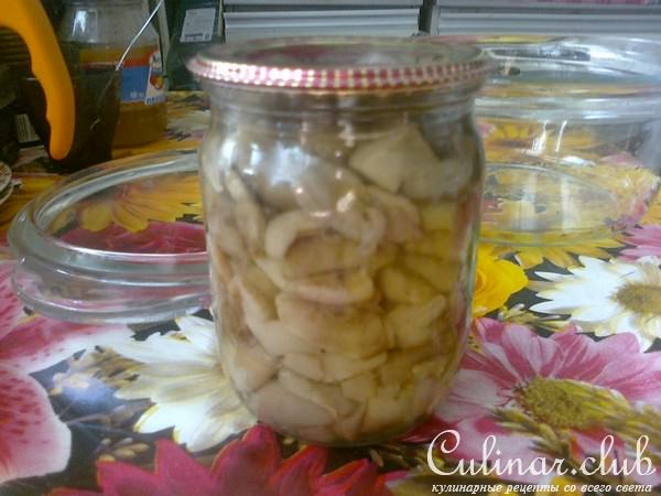 Маринованные грибы.