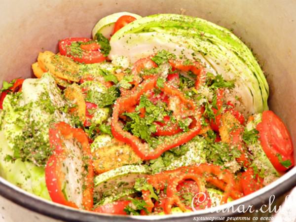Капуста квашеная с перцем и помидорами
