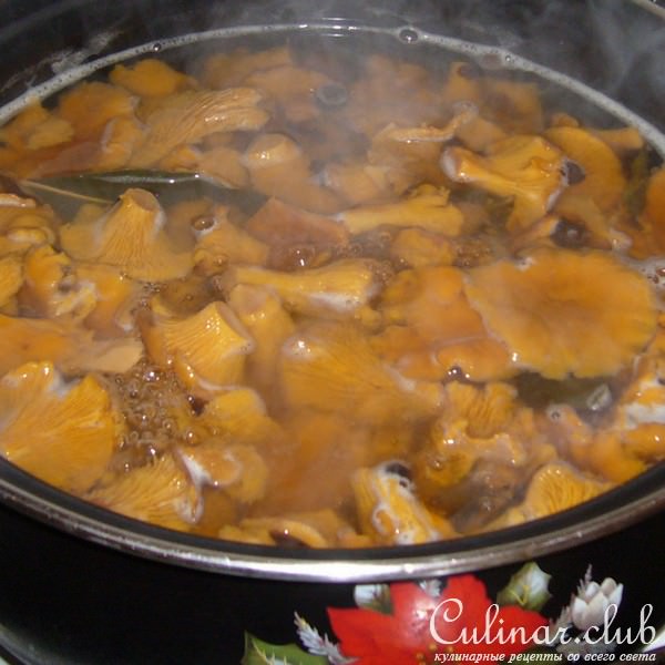 Лисички маринованные