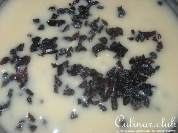 Грибной соус с изюмом и черносливом
