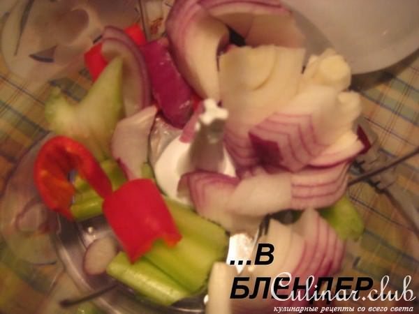 Кукурузные чипсы с соусом "Гуакамоле".