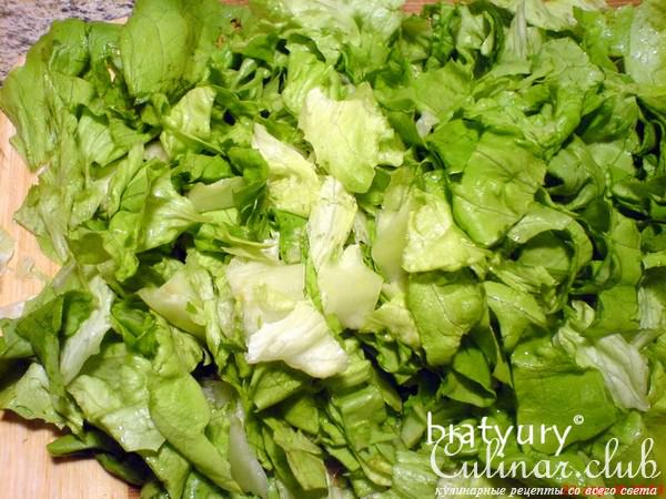 Салат, маринованный с липовыми листьями
