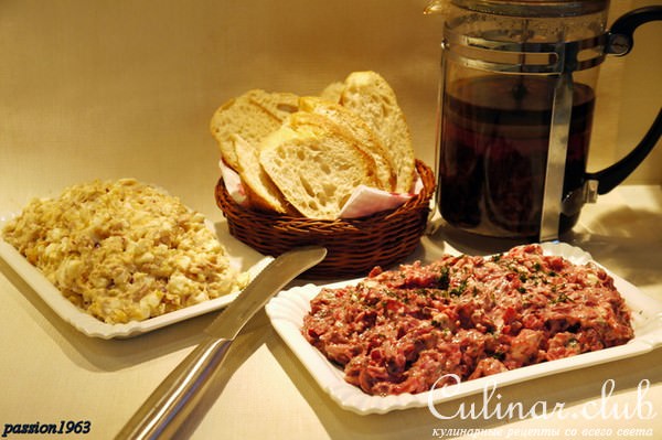 Сырно-свекольная и яично-тунцовая - две вкусные и несложные намазки для бутербродов к завтраку