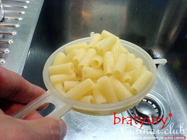 Суп молочный с куриной печенью и короткими макаронами