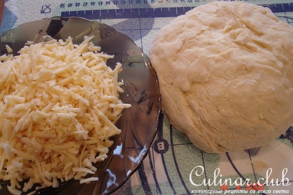 Борщ с черносливом и сырными плюшками