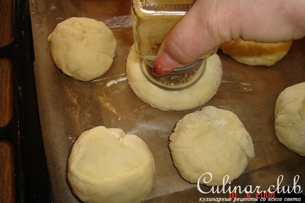 Борщ с черносливом и сырными плюшками