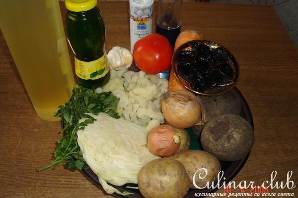 Борщ с черносливом и сырными плюшками