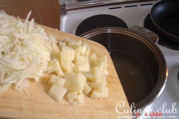 Борщ с черносливом и сырными плюшками
