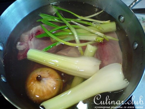 Солянка мясная сборная в горшочке