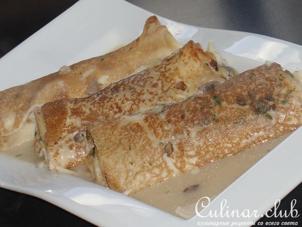 Фаршированныe блинчики в шампиньоновом супчике.