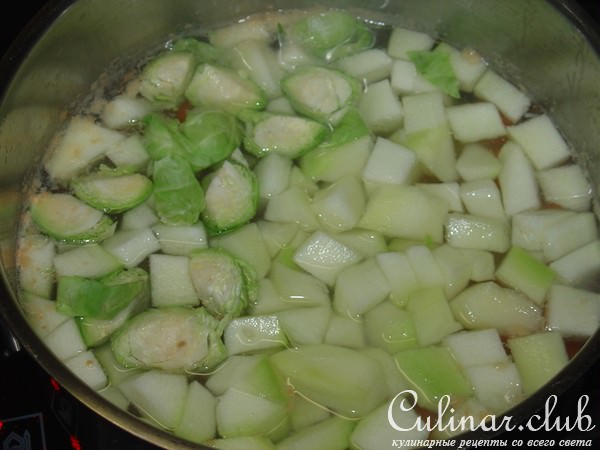 Овощной крем-суп со сливочным сыром.