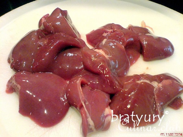 Суп молочный с куриной печенью и короткими макаронами