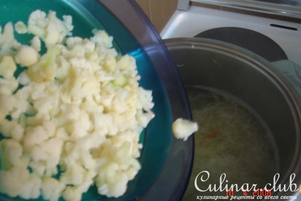 Борщ с черносливом и сырными плюшками