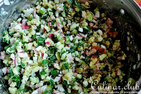 Окрошка сборная мясная в ледяной чаше 