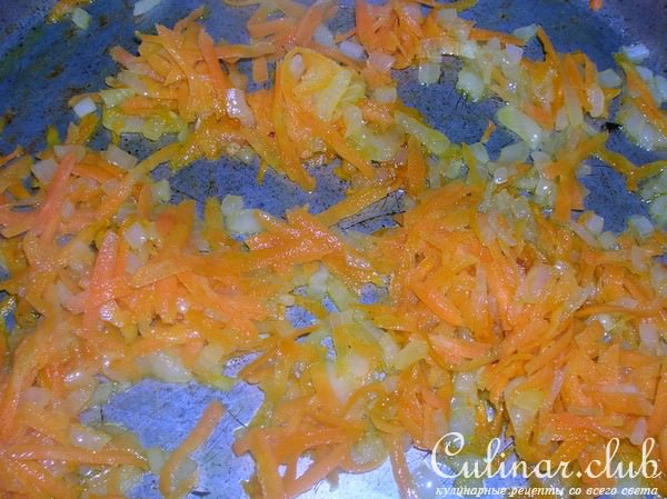 Густой чечевичный суп с копчеными свиными ребрышками
