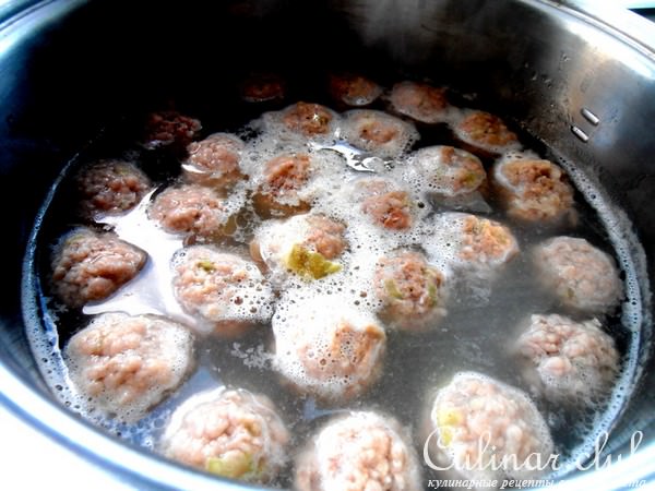 Борщ с фрикадельками и фасолью