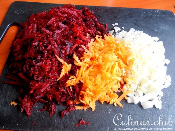 Борщ с фрикадельками и фасолью