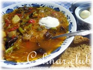 Постный борщ с зеленой стручковой фасолью, грибами и баклажанами