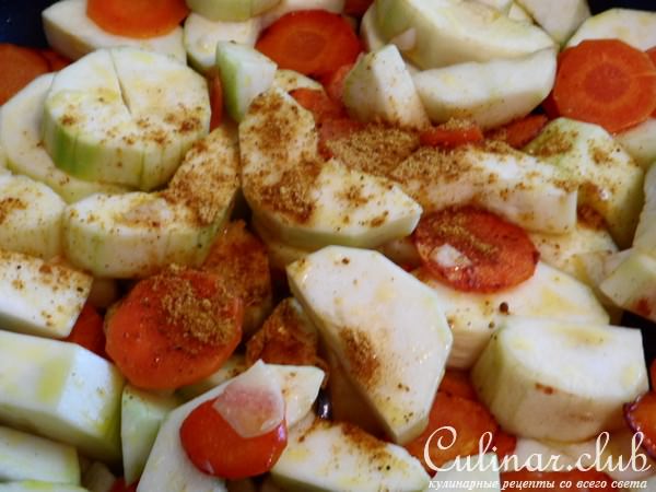 Суп пюре из овощей с сыром и приправой карри и манго.
