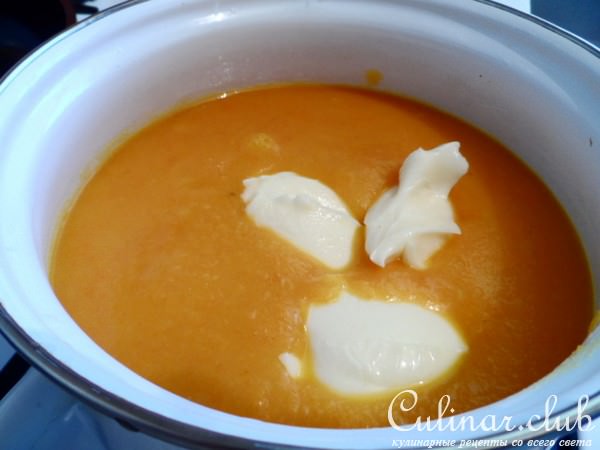Суп пюре из моркови с сыром.