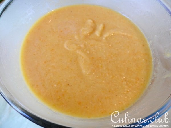 Суп пюре из овощей с сыром и приправой карри и манго.