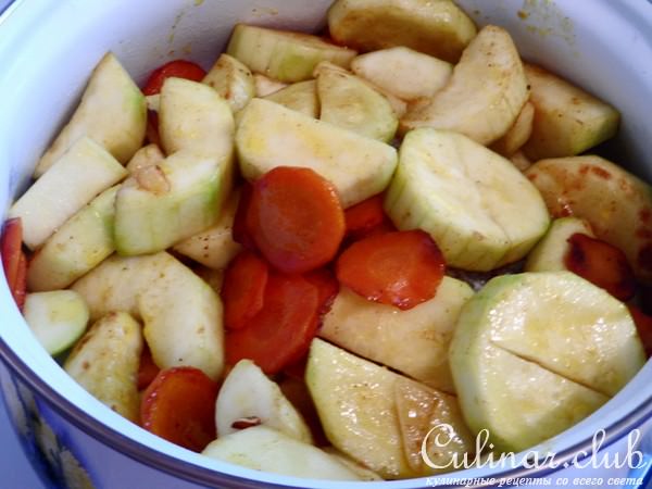 Суп пюре из овощей с сыром и приправой карри и манго.
