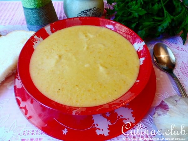 Суп пюре из овощей с сыром и приправой карри и манго.