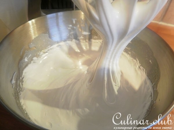 Торт Подушка, Фисташковый масляный бисквит, Swiss Meringue Buttercream
