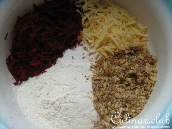Свекольный торт с грецкими орехами.