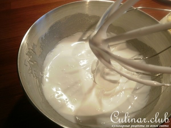 Торт Подушка, Фисташковый масляный бисквит, Swiss Meringue Buttercream