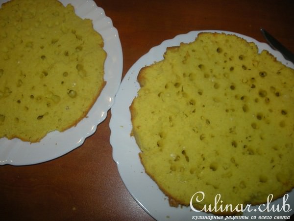 Шарлотка с ягодами и сливками