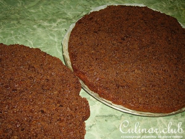 Тыквенно-шоколадный тортик с суфле и клубникой.
