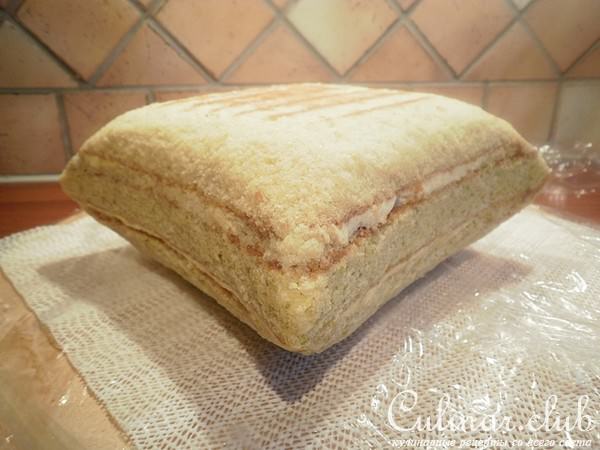 Торт Подушка, Фисташковый масляный бисквит, Swiss Meringue Buttercream