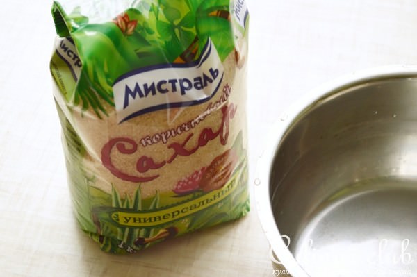 Торт "Шоколадно-творожный мусс с бананами в карамельном желе".