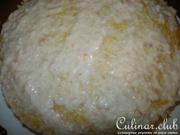 Шарлотка с ягодами и сливками