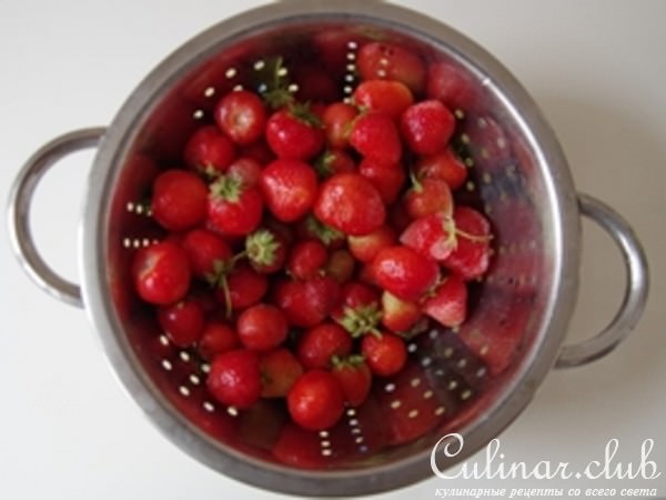 клубничный торт с ананасами