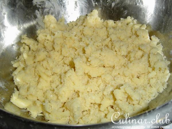 торт со сметанным суфле и клубникой