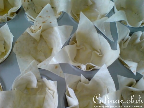 Корзинки с кокосовым кремом и маринованной клубникой