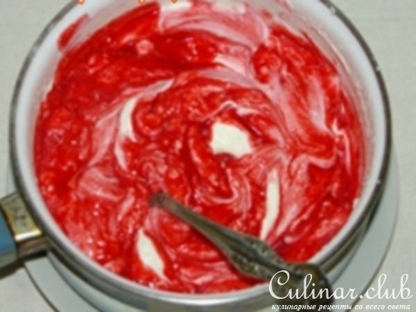 клубничный торт с ананасами