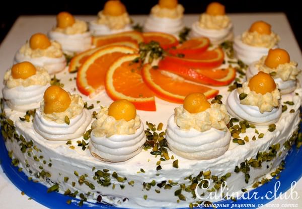 Торт-мороженое безе с малиной и манго