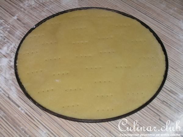 Торт-мороженое с безе, красными ягодами и грушей