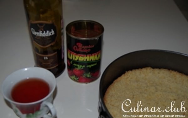 клубничный торт с ананасами