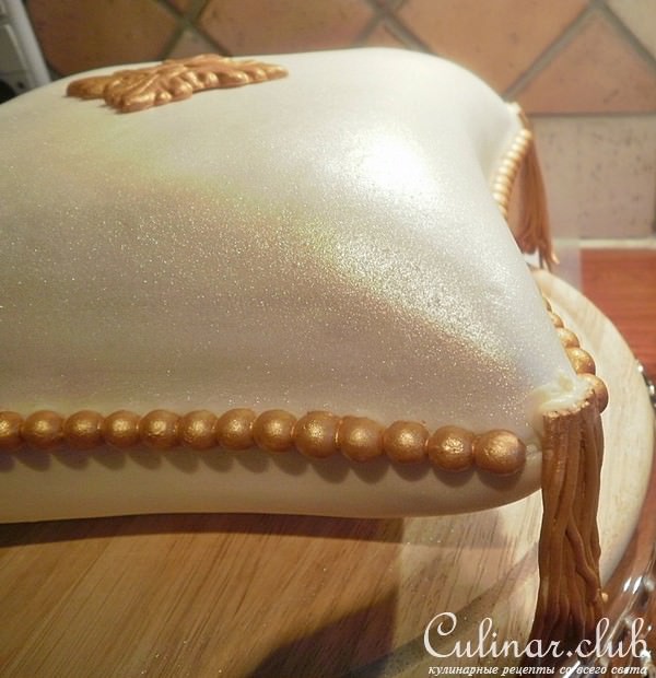 Торт Подушка, Фисташковый масляный бисквит, Swiss Meringue Buttercream