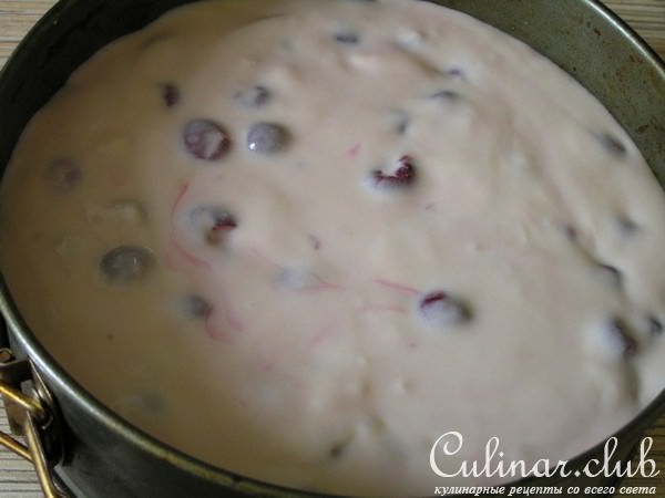Мятный торт с белым шоколадом и красными ягодами