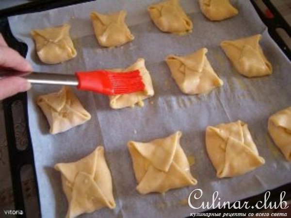 Ароматная выпечка с творожной начинкой.