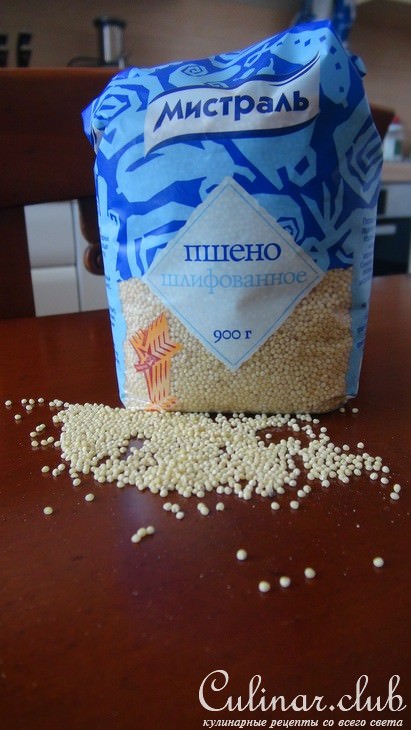 Пшённо-творожная запеканка с фруктами и красной смородиной 