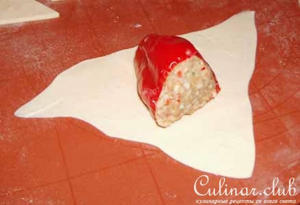 Пирожки слоеные с фаршированными перцами
