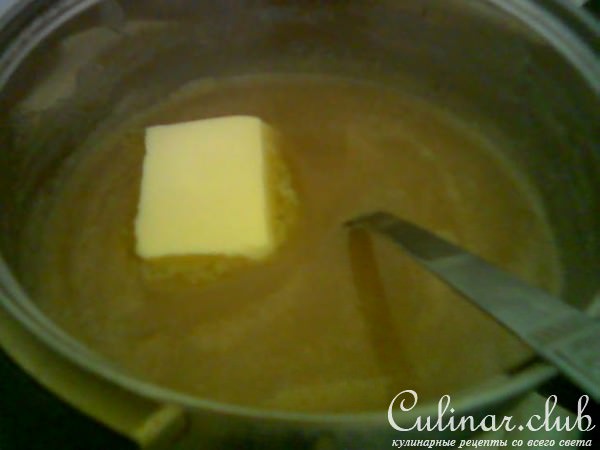 Кекс с ананасом и карамелью.
